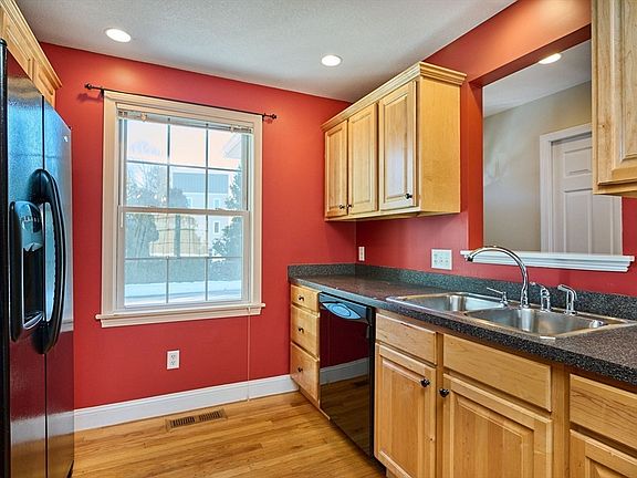 4th image of 8 Hockanum Rd APT 10