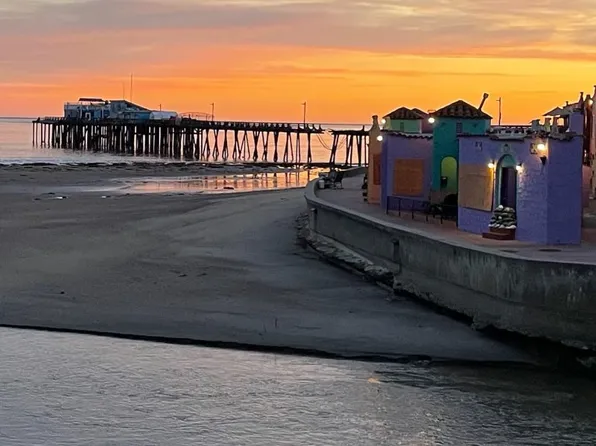 5080 Garnet St #B, Capitola, CA 95010