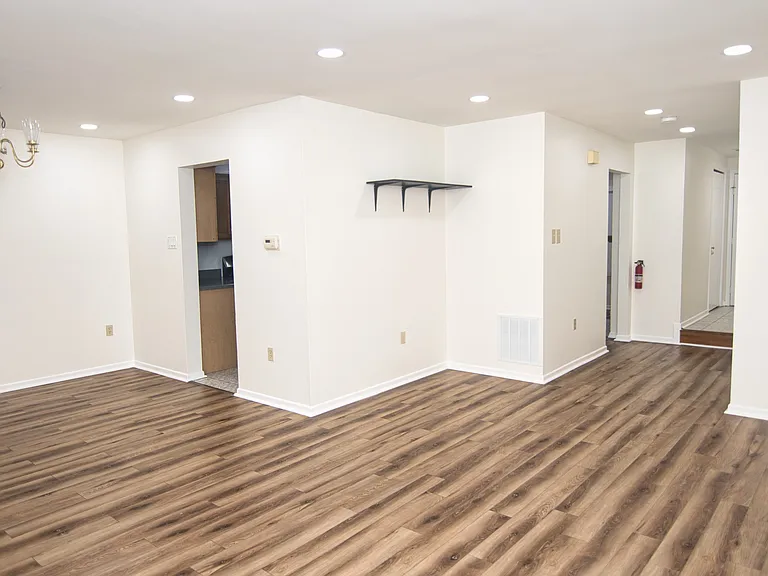 252 Hampshire Dr #252 — Photo 8