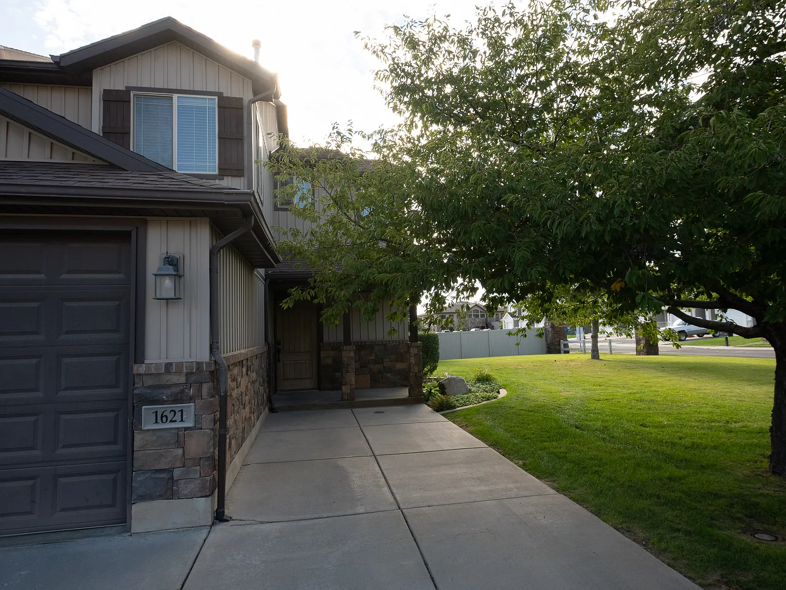 3 bed, 2.5 bath, 1356 sqft, $1,900 — Photo 1