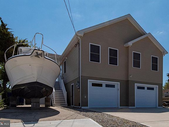 3rd image of 415 Twin Lakes Blvd