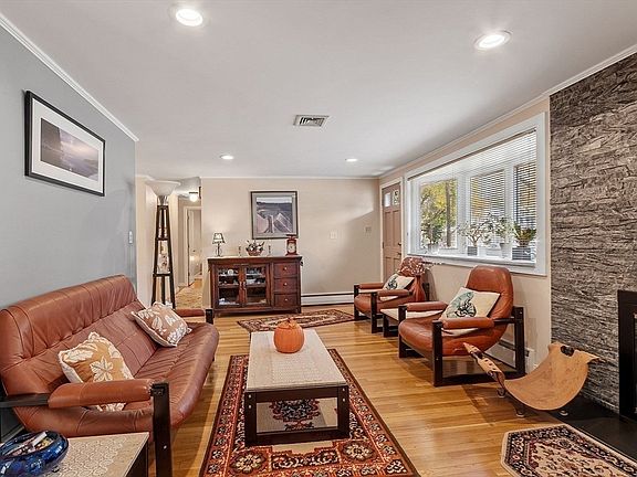 2nd image of 4 Anderson St