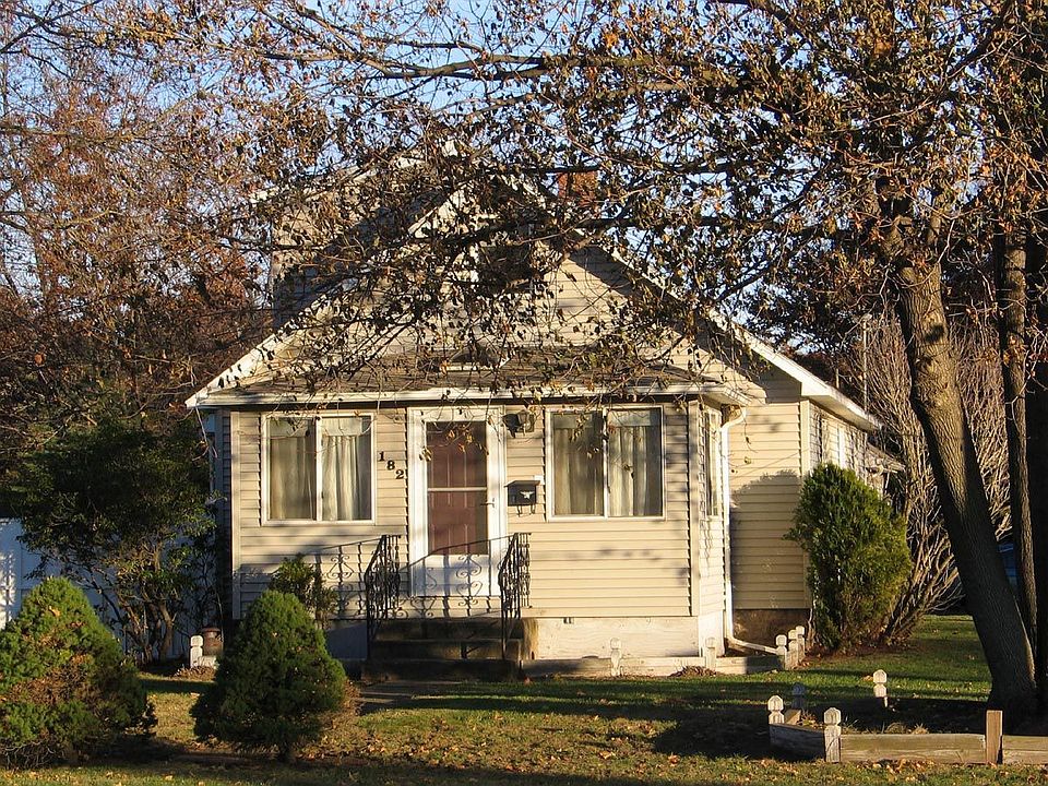 Beautiful 3 bed home w. great room