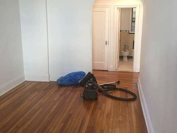 3rd image of 210 E 75th St #11
