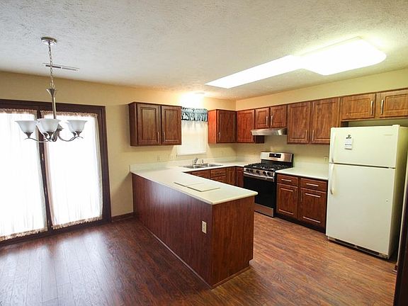 2nd image of 471 Scarborough Ln #471