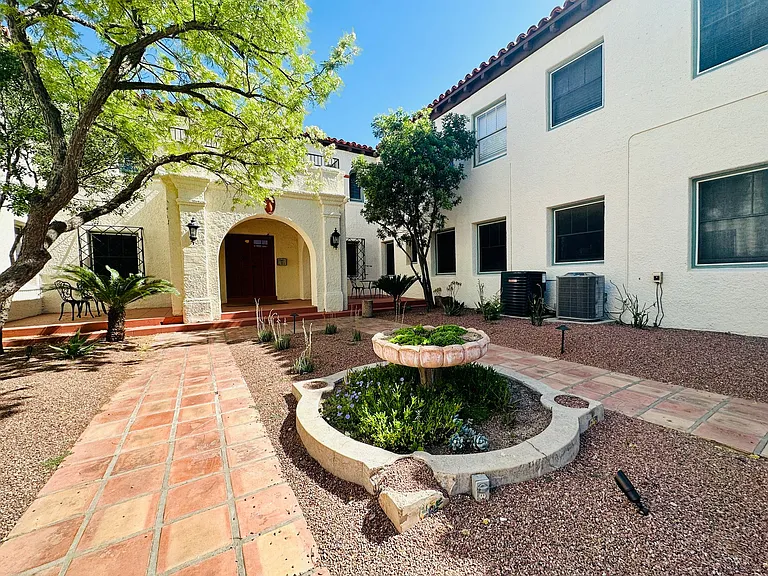 Don Martin Historic Apartments! — Photo 8