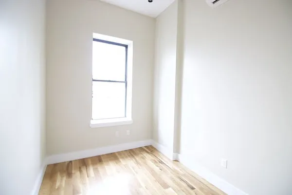 Rented by Nooklyn NYC LLC | media 44