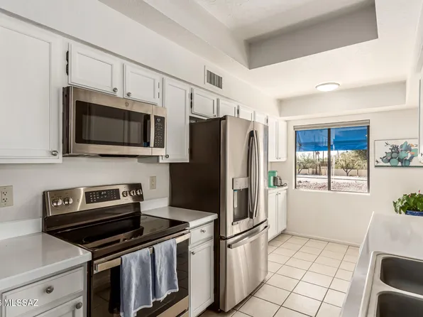 7968 E Colette Cir Unit 215, Tucson, AZ 85710