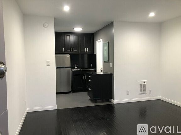 3rd image of 3650 Watseka Ave #2