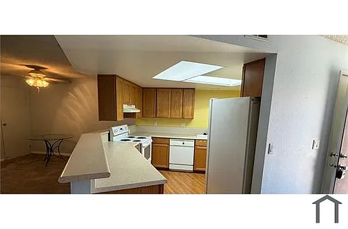 2080 Karen Ave Photo 1