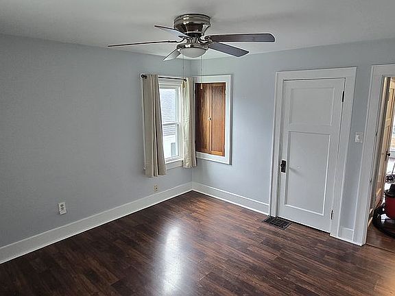 5th image of 1302 Nicklin Ave