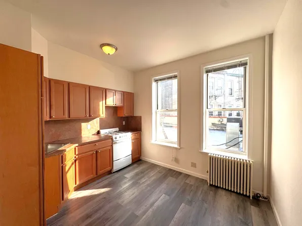 58-10 Myrtle Avenue image 14 of 15