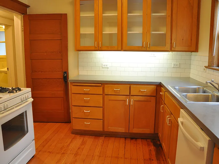 1425 SE Main St #3 — Photo 6
