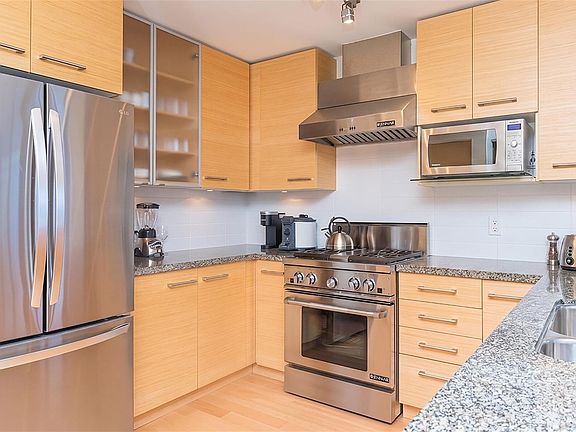 5th image of 38 Front St #1402