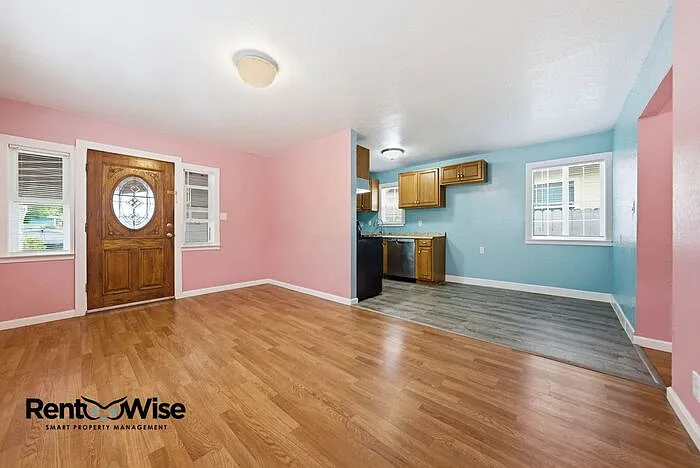 657 Hurlingame Ave — Photo 3
