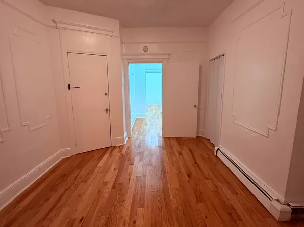 110 Duncan Avenue image 3 of 19