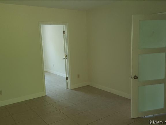 4th image of 1614 NE 183rd St