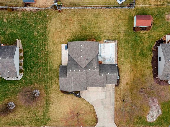 3rd image of 414 Beechwood Dr