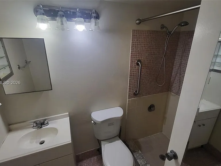 132 Andover E #132-F — Photo 9