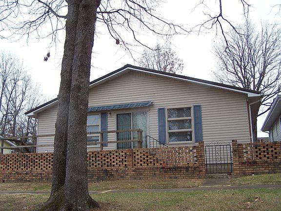 3rd image of 913 N Manor Dr #H-b