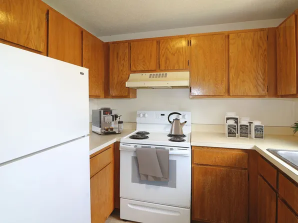 Cornfield Apartments, 60 Pinney St APT 109, Ellington, CT 06029