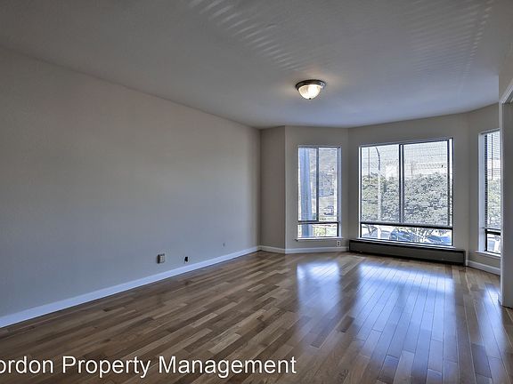4th image of 2405 15th Ave APT 4