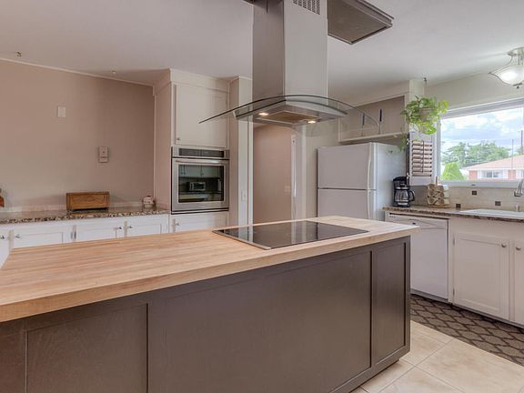 3rd image of 7312 Carriveau Ave NE