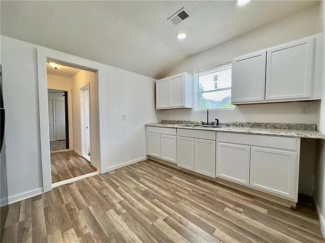 433 Homer St — Photo 8