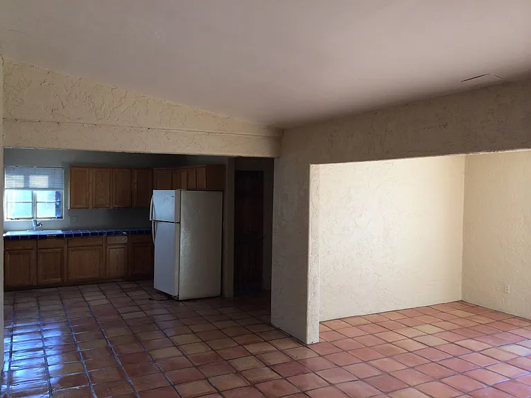 1539 E Hudson Dr — Photo 8