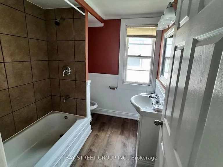 5114 McRae St #UPPER — Photo 8
