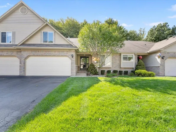 17452 Ava Ct, New Boston, MI 48164