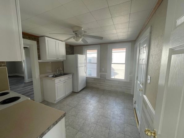 153 Curtiss St #2, Bristol, CT 06010