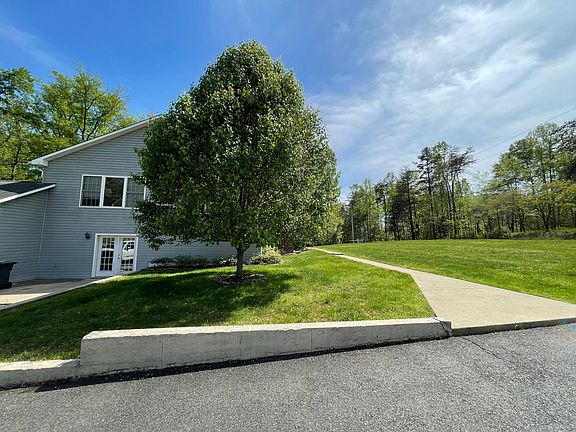 3rd image of 4 Rose Hill Farm Dr