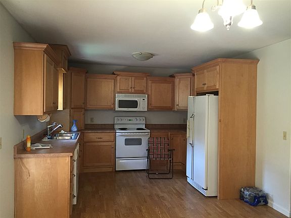 4th image of 3030 Elaine Ave