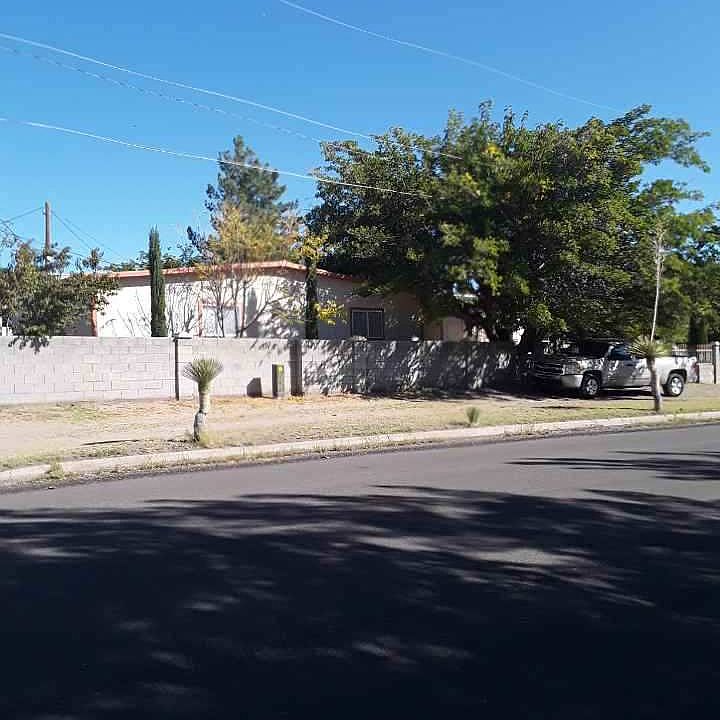 2nd image of 1420 W Oak St