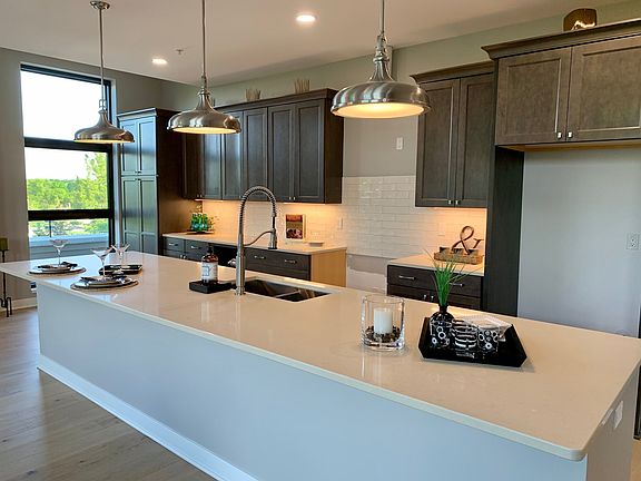 4th image of 215 E Pleasant St #Octpk5