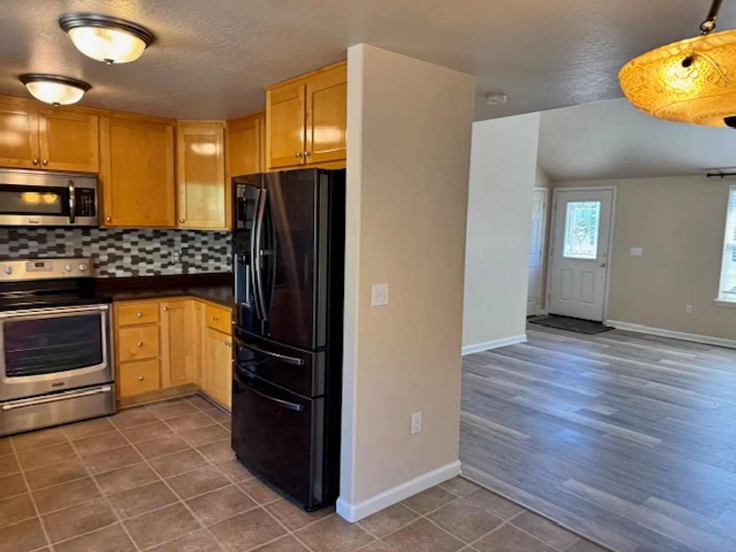 Spacious 3-Bedroom Home on a Cul-de-Sac — Photo 3