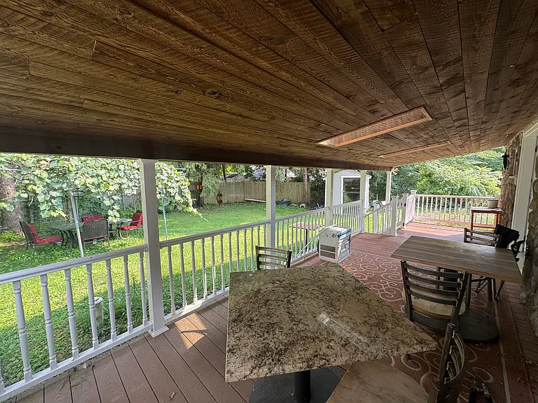Walnut Ln — Photo 30
