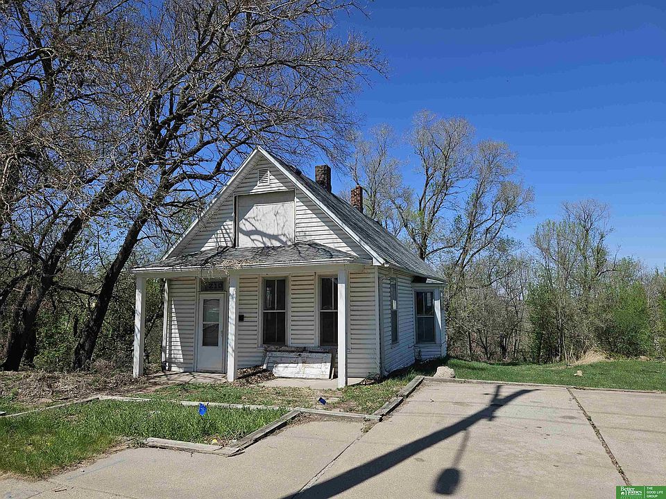 1st image of 210 Cedar St