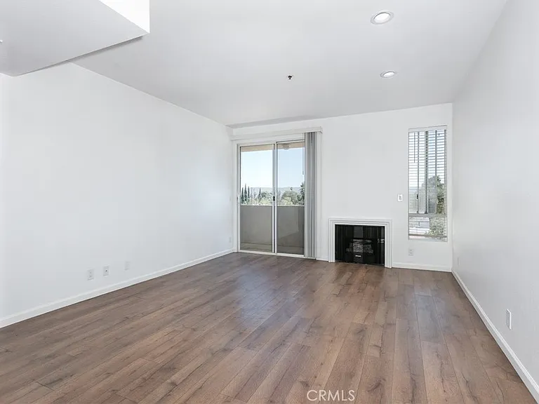 19350 Sherman Way #208 — Photo 8