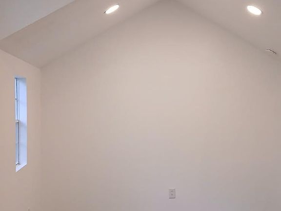 3rd image of 2410 W Yonge St Unit B-32505