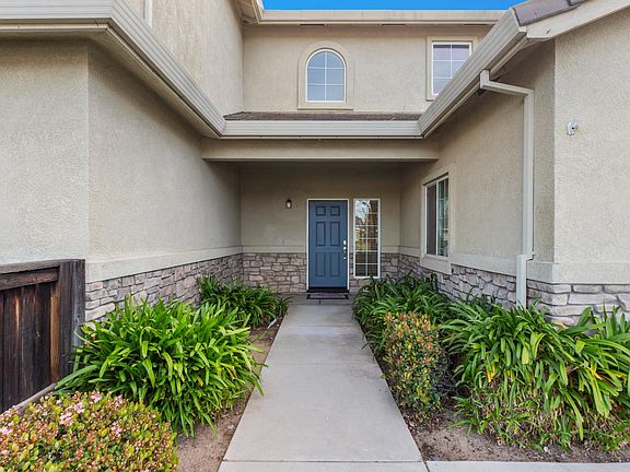 3rd image of 3616 Carson Oak Dr