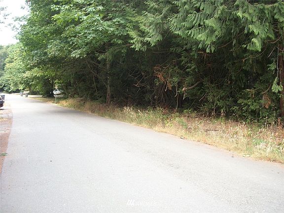 Property bordering Brentwood Drive.