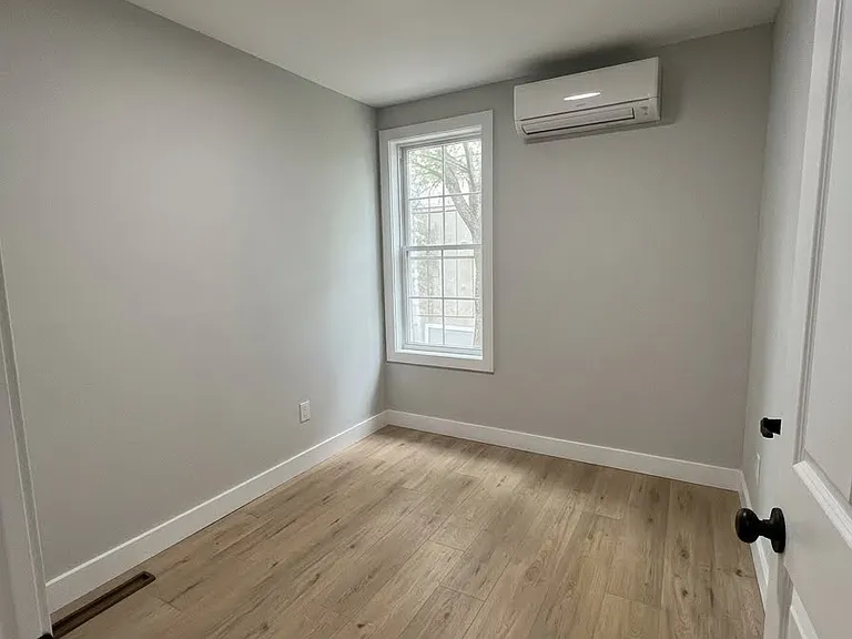 560 Howard Ave #2 — Photo 2