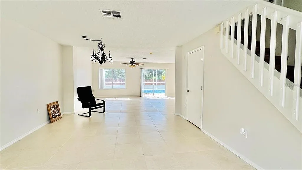 5 bed, 3.0 bath, 1692 sqft, $2,900 — Photo 2