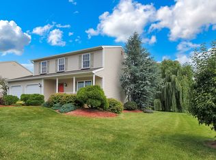 20 Calais Dr, Ontelaunee, PA 19605
