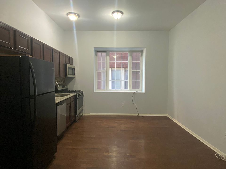 1st image of 4724 Chestnut St APT 1A
