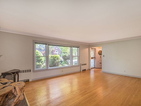 5th image of 21515 82nd Ave