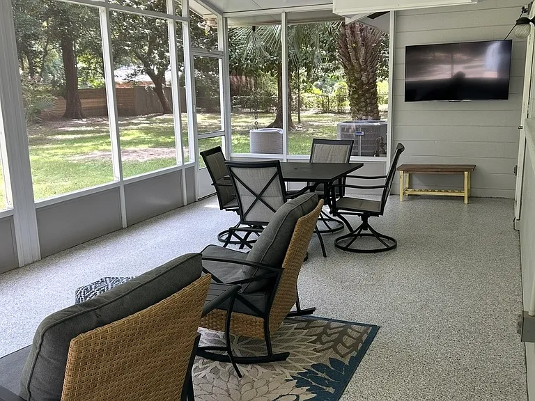1 Buckingham Way — Photo 15