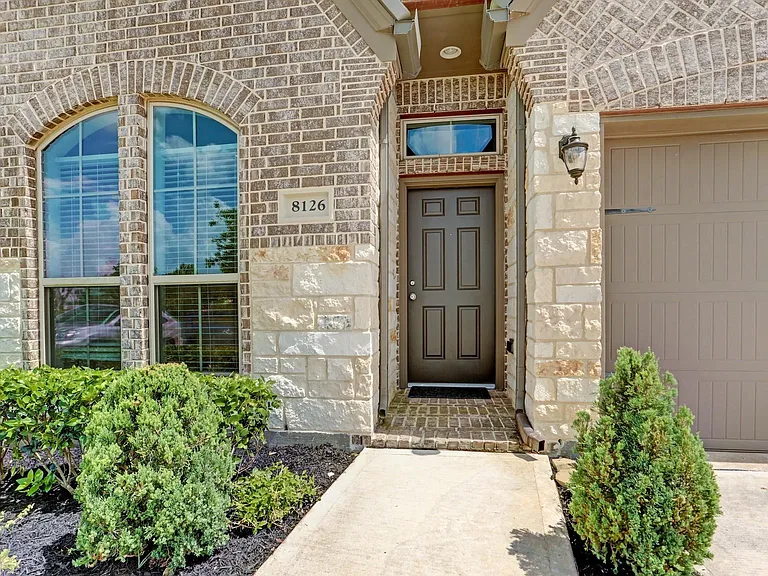 8126 Silverspot Ln — Photo 2